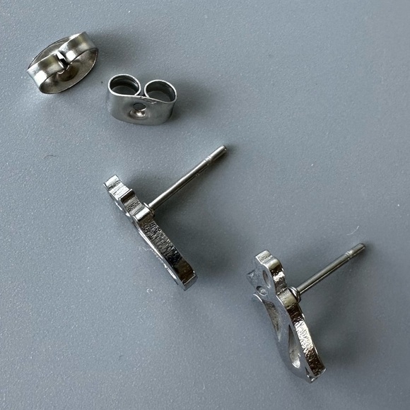 Stainless Steel Waterproof Cat Studs - Picture 6 of 8